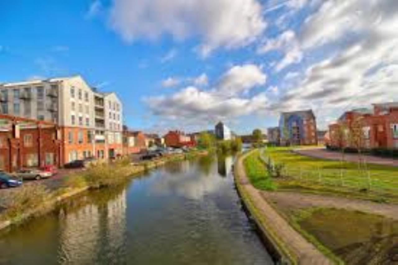 Ecohome On The Canal In A Historic Site Near City Coventry Exterior foto