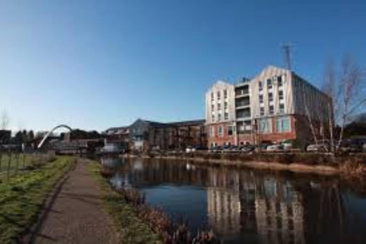 Ecohome On The Canal In A Historic Site Near City Coventry Exterior foto